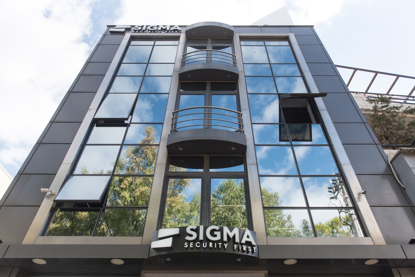 Το κτίριο του ομίλου Sigma στην Εθνάρχου Μακαρίου 5, στον Άγιο Δημήτριο